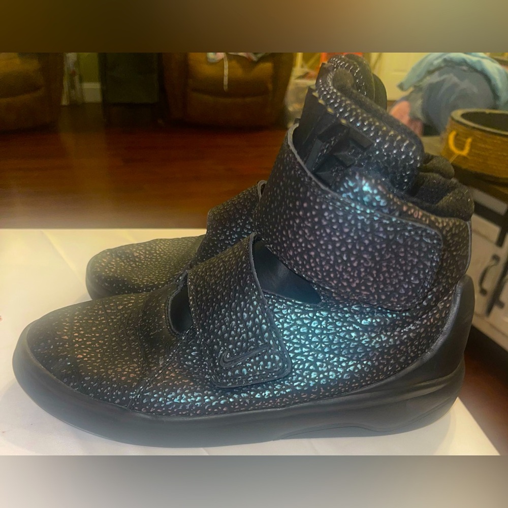 Nike Marxman PRM All Star 6Y big boys shoe black Velcro